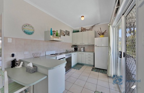 Woodgate Villa | Spacious Open Plan Villa with Complex Pool