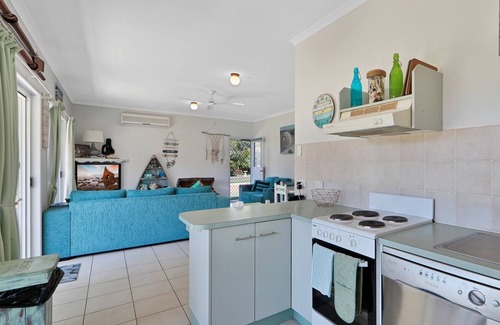 Woodgate Villa | Spacious Open Plan Villa with Complex Pool