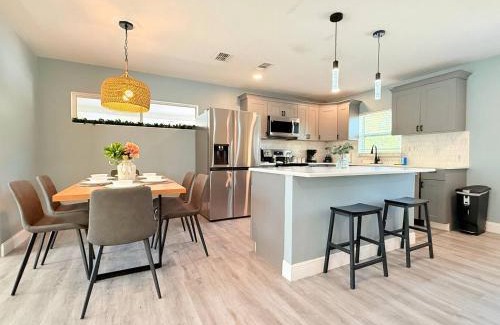 Lockhart House | Spacious Orlando Stay Free Wifi Game Room