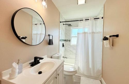 Lockhart House | Spacious Orlando Stay Free Wifi Game Room