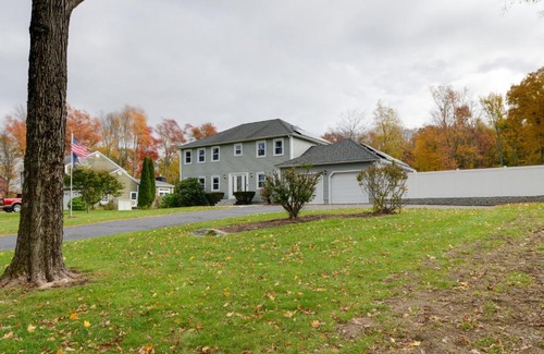 Oxford House | Spacious Oxford Home with Pool - 4 Mi to Lake!