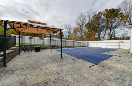Oxford House | Spacious Oxford Home with Pool - 4 Mi to Lake!