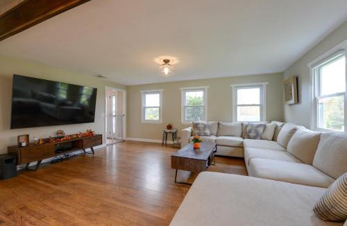 Oxford House | Spacious Oxford Home with Pool - 4 Mi to Lake!
