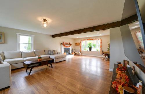 Oxford House | Spacious Oxford Home with Pool - 4 Mi to Lake!