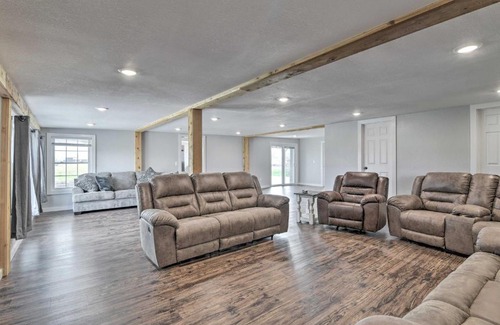 Palacios House | Spacious Palacios Home Near Fishing and Birding!