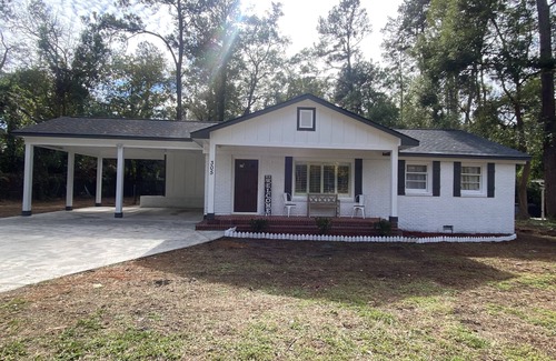 Valdosta House | Spacious & Peaceful 3BR 2bath 4 Queen Bed Near down town & nice neighborhood