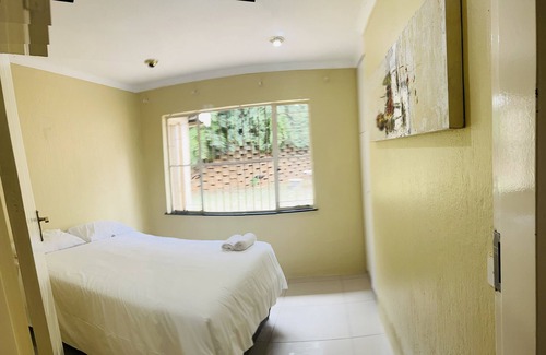 Garsfontein House | Spacious peaceful 5 bedroom house.