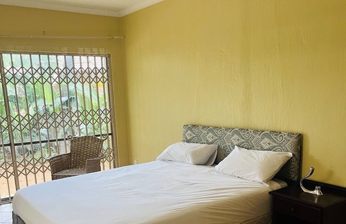 Garsfontein House | Spacious peaceful 5 bedroom house.