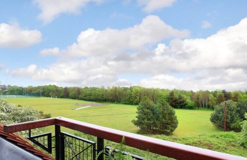 Gullane House | Spacious penthouse flat in Gullane, featuring 3 en-suite bedrooms. Sleeps 6.