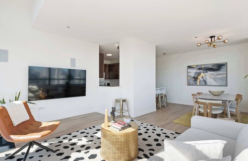 Downtown Chicago Apartment | Spacious Penthouse Trio + Skyline Views for Groups