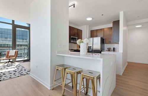 Downtown Chicago Apartment | Spacious Penthouse Trio + Skyline Views for Groups