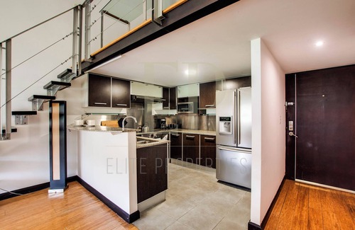 Santa Ana Apartment | Spacious Penthouse w/office Lakeview, Pool, GYM