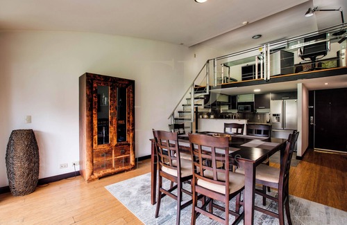 Santa Ana Apartment | Spacious Penthouse w/office Lakeview, Pool, GYM