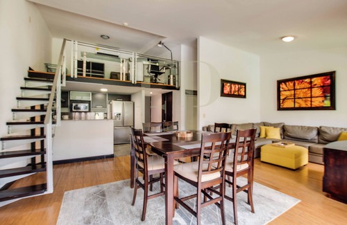 Santa Ana Apartment | Spacious Penthouse w/office Lakeview, Pool, GYM