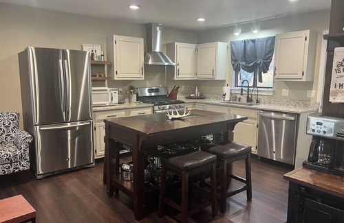 Monroe Bridge House | Spacious pet & family-friendly, fastest wifi! Giant playset, fire pit, & games!
