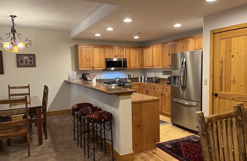 Mountain Village Condo | Spacious Pet-Friendly 2-Bedroom Condo Tucked in the Woods