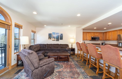 Mountain Village Condo | Spacious Pet-Friendly 2-Bedroom Mountain Escape With Amenities