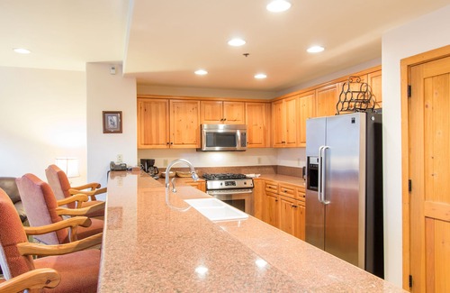 Mountain Village Condo | Spacious Pet-Friendly 2-Bedroom Mountain Escape With Amenities
