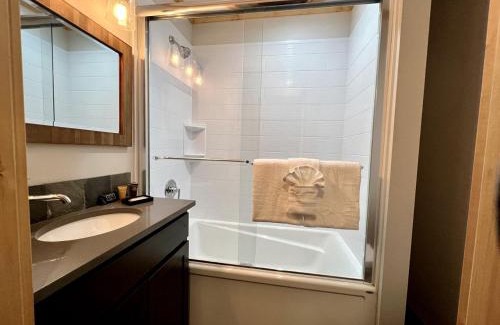 Bonners Ferry House | Spacious Pet-Friendly Log Cabin with King Bed & Full Kitchen | Bonners Ferry, Idaho Retreat