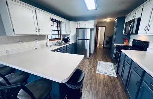Sevierville House | Spacious Pet Friendly Home with -Mountain Views -BBQ grill & Fire Pit