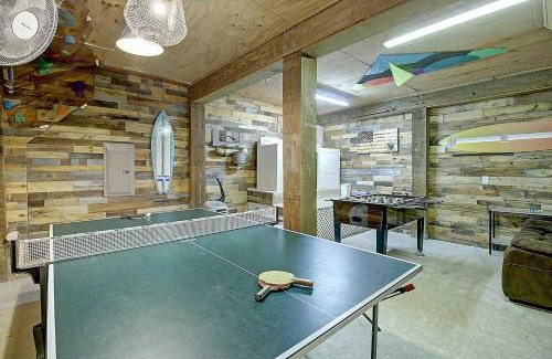 Leeward Sands House | Spacious & Pet Friendly - Game Room Sleeps 10