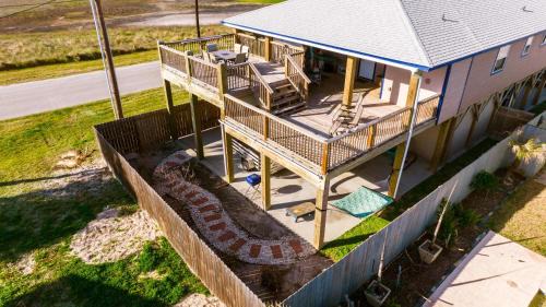Leeward Sands House | Spacious & Pet Friendly - Game Room Sleeps 10