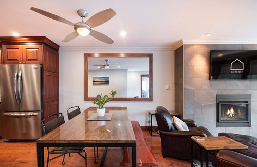 Blueberry Hill Condo | Spacious | Pet friendly | Shared Hot Tub | BBQ