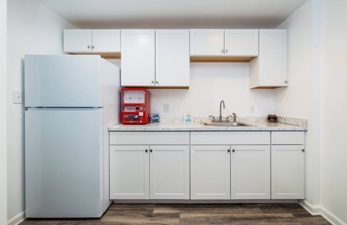 Blue Water House | Spacious pet friendly house w/private hot tub, pool table & Free WIFI