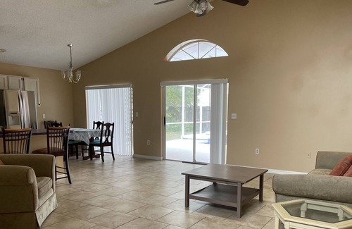 St. Cloud House | Spacious pet friendly 3/2 midway theme parks and beach