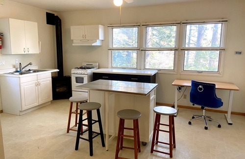 Grass Valley Condo | Spacious Pet & Kid Friendly Bottom Unit in Duplex in Grass Valley Walk to Town