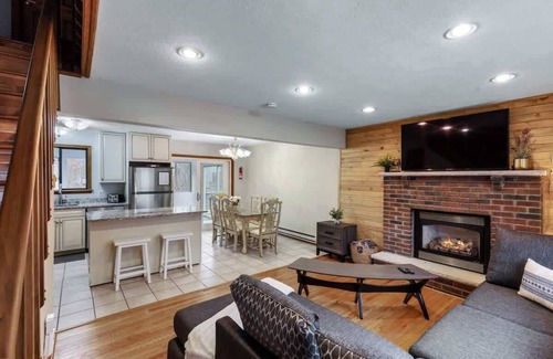 East Stroudsburg House | Spacious Poconos Retreat - Arcade - Fire Pit - AC