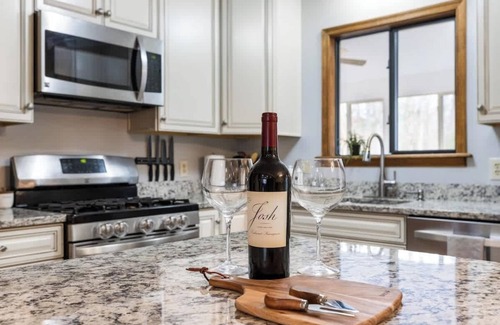 East Stroudsburg House | Spacious Poconos Retreat - Arcade - Fire Pit - AC