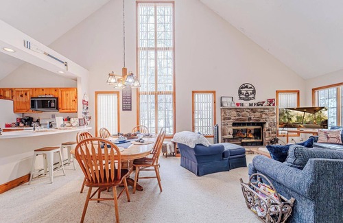 White Haven House | Spacious Poconos Home on Jack Frost Mountain SKI-IN/SKI-OUT, Hot Tub, Grill