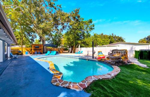 Lake Magdalene House | Spacious pool home minutes to downtown and all attractions