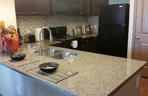 Grogan's Mill Apartment | Spacious Pool View 1 Bedroom/1 Bath Condo in The W