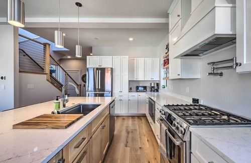 East Bayside House | Spacious Portland Home: Walk Downtown!