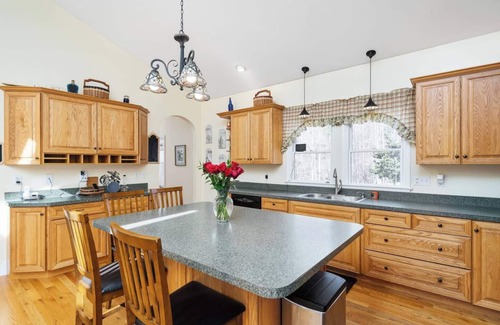 Palmyra House | Spacious & Private Great for Groups &Winery Lovers
