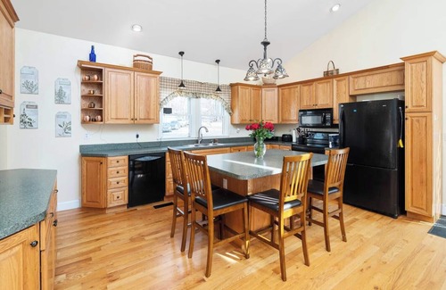 Palmyra House | Spacious & Private Great for Groups &Winery Lovers