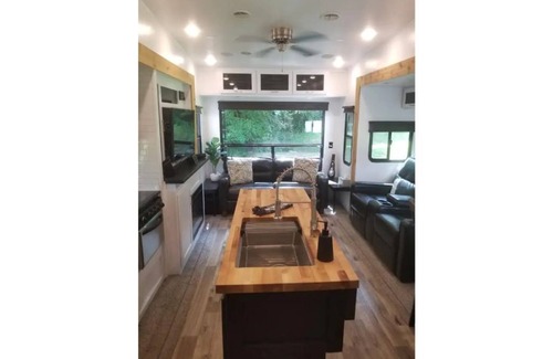 McDonald House | Spacious, private 5th wheel camper
