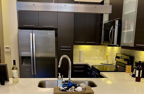 Uptown Apartment | Spacious Private Apartment Sleeps 4