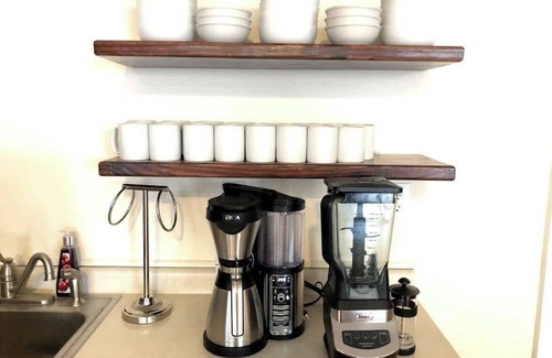 Roanoke House | Spacious Private Bedroom in Downtown - 5 Min Walk