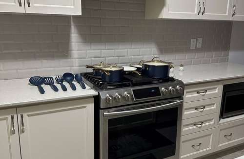Brampton House | Spacious, Private Family Friendly 2 Bedroom Home