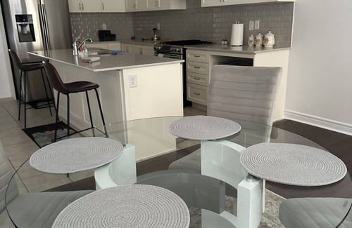 Brampton House | Spacious, Private Family Friendly 2 Bedroom Home