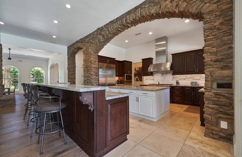 The Movie Colony House | Spacious Private Resort walk to Downtown Palm Springs