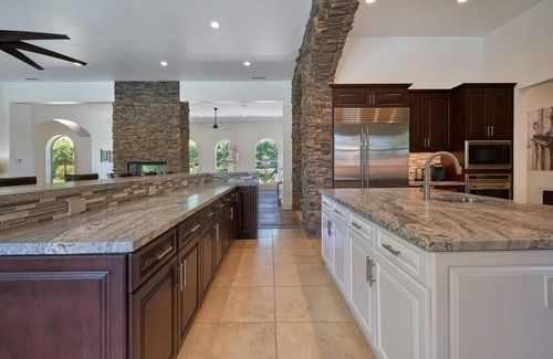 The Movie Colony House | Spacious Private Resort walk to Downtown Palm Springs
