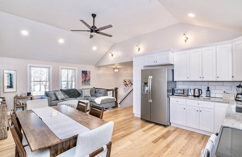 Belchertown House | Spacious Private Retreat Near Holyoke State Park!