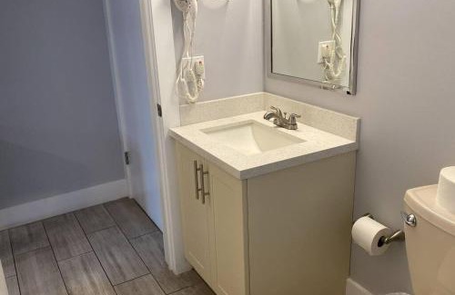 Westchester Apartment | Spacious Private Room Close to Miami Attractions
