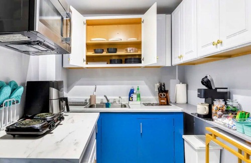 Harbor House | Spacious Private Studio near Disneyland w Backyard
