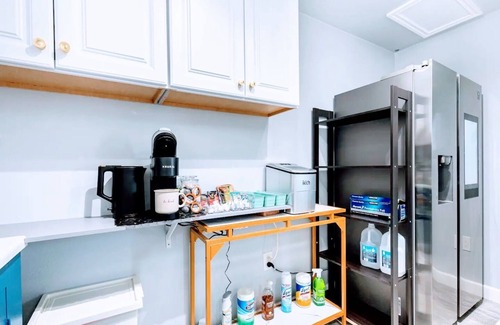Harbor House | Spacious Private Studio near Disneyland w Backyard