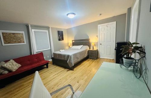 Fairfax House | Spacious Private Suit Room Fairfax City